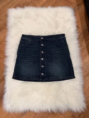 Express - Button-Front Dark Wash Denim Mini Skirt - Size 6
